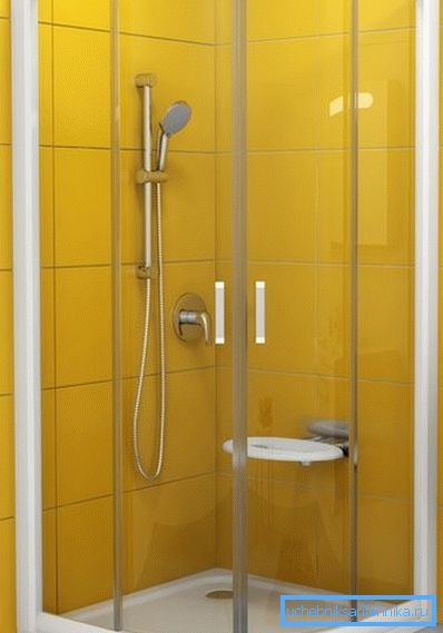 Coin douche 100x100 cm équipé d'un siège Coin douche 100x100 cm équipé d'un siège