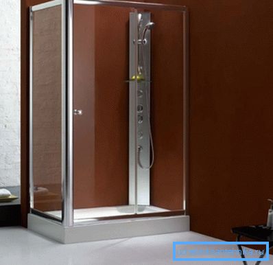 Les coins de douche 120x90 cm sont bien ventilés en raison de l'absence de toit Les coins de douche 120x90 cm sont bien ventilés en raison de l'absence de toit
