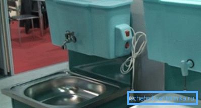 Deux systèmes avec des méthodes d'alimentation en eau différentes qui ont des fonctions de chauffage Deux systèmes avec des méthodes d'alimentation en eau différentes qui ont des fonctions de chauffage
