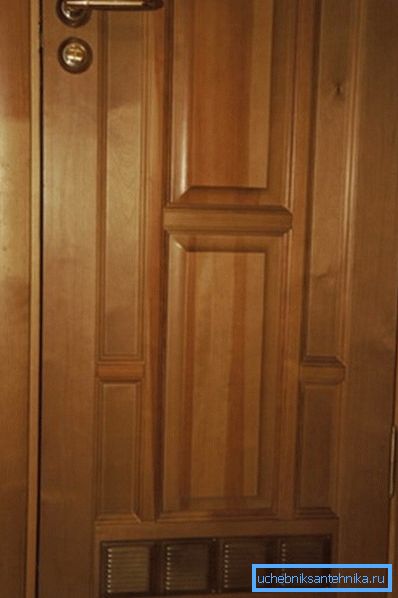 Porte équipée d'une entrée spéciale Porte équipée d'une entrée spéciale