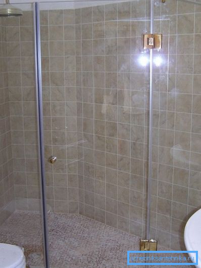 Les portes triplex ont une bonne marge de sécurité et n'ont pas besoin de cadre Les portes triplex ont une bonne marge de sécurité et n'ont pas besoin de cadre