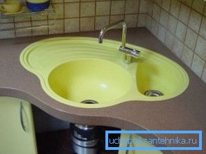 477 Double évier pour la cuisine en pierre artificielle avec des bols de volume différent