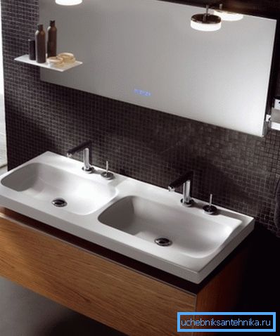 Double lavabo - un excellent choix pour une grande famille. Double lavabo - un excellent choix pour une grande famille.
