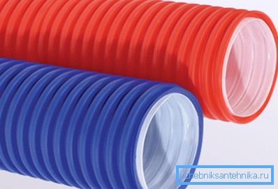 Les tuyaux à double paroi en PND-LDPE peuvent être de différentes couleurs et sections Les tuyaux à double paroi en PND-LDPE peuvent être de différentes couleurs et sections