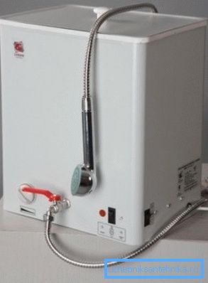 Le chauffe-eau électrique pour douche EVBO-20/1, 25-1 peut fonctionner à la fois du réseau et de la batterie intégrée Le chauffe-eau électrique pour douche EVBO-20/1, 25-1 peut fonctionner à la fois du réseau et de la batterie intégrée