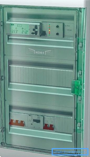 Les commandes sont fermées avec un couvercle en plastique transparent. Les commandes sont fermées avec un couvercle en plastique transparent.