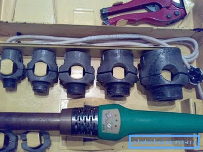 Un autre type de fer à souder, qui est souvent utilisé pour travailler avec le matériau d'une entreprise du fabricant Un autre type de fer à souder, qui est souvent utilisé pour travailler avec le matériau d'une entreprise du fabricant