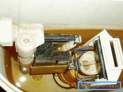 Si de l'eau coule constamment dans le bol, il est nécessaire de remplacer la membrane d'étanchéité. Si de l'eau coule constamment dans le bol, il est nécessaire de remplacer la membrane d'étanchéité.