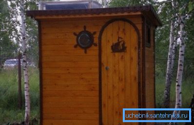 Cadre de douche esthétique sur un site de pays