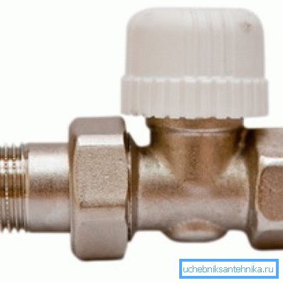 Ceci est une vanne de radiateur sous la tête thermique. Ceci est une vanne de radiateur sous la tête thermique.