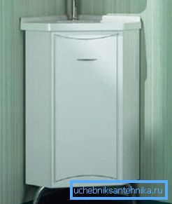 Petit lavabo en faïence avec piédestal et pieds en métal Petit lavabo en faïence avec piédestal et pieds en métal