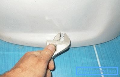 Fixation avec des boulons spéciaux Fixation avec des boulons spéciaux