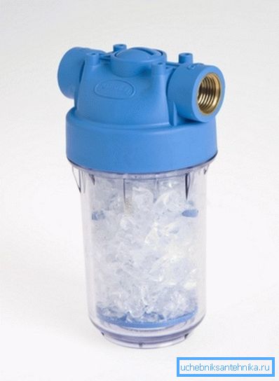 Le filtre adoucisseur d’eau du robinet est rempli d’un réactif partiellement soluble qui peut être ajouté lorsqu’il se dissout. Le filtre adoucisseur d’eau du robinet est rempli d’un réactif partiellement soluble qui peut être ajouté lorsqu’il se dissout.