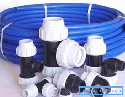 Raccords pour tuyaux en polyéthylène. Raccords pour tuyaux en polyéthylène.