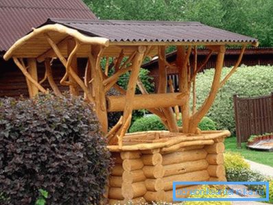 Photo d'une source en bois décorative, faite à la main. Photo d'une source en bois décorative, faite à la main.