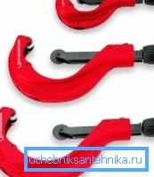 Photo d'outils pour couper des tuyaux en plastique