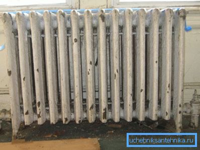 Photos de vieilles batteries de radiateur
