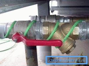 Photo du câble électrique installé pour l'alimentation en eau de chauffage Photo du câble électrique installé pour l'alimentation en eau de chauffage