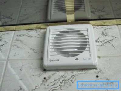 Photo du ventilateur installé dans la salle de bain