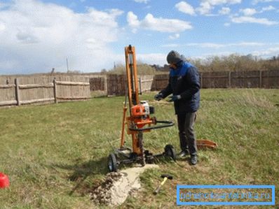 Levés géologiques du niveau des aquifères dans une zone privée par forage. Levés géologiques du niveau des aquifères dans une zone privée par forage.