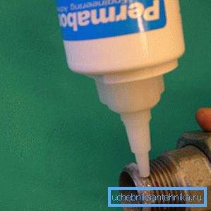 Produit d'étanchéité pour la tuyauterie des raccords filetés - pratique et facile Produit d'étanchéité pour la tuyauterie des raccords filetés - pratique et facile