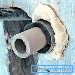Sceller les joints de tuyaux avec les murs. Sceller les joints de tuyaux avec les murs.