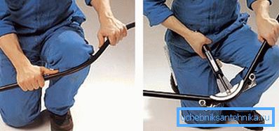 Pliage manuel et utilisation d'une cintreuse à pipe (à droite). Pliage manuel et utilisation d'une cintreuse à pipe (à droite).