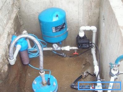 Hydroaccumulateur et équipement de contrôle dans le caisson Hydroaccumulateur et équipement de contrôle dans le caisson