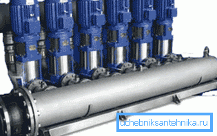 L'installation d'hydrophore consiste en plusieurs pompes combinées dans un seul système. L'installation d'hydrophore consiste en plusieurs pompes combinées dans un seul système.