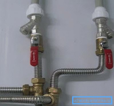 Eau chaude et froide des ondulations inoxydables Eau chaude et froide des ondulations inoxydables