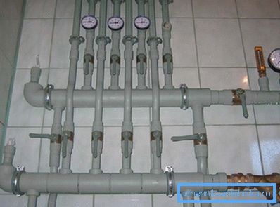 Le système fini, assemblé par soudure à partir de la même marque de tubes en polypropylène, a un très bel aspect. Le système fini, assemblé par soudure à partir de la même marque de tubes en polypropylène, a un très bel aspect.