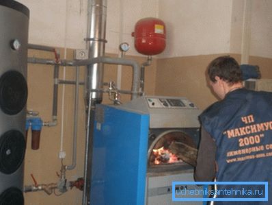 L'instruction n'exige pas la participation d'experts dans l'installation de chaudières à combustibles solides.