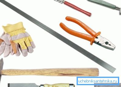 Outils pour travailler avec de l'étain Outils pour travailler avec de l'étain
