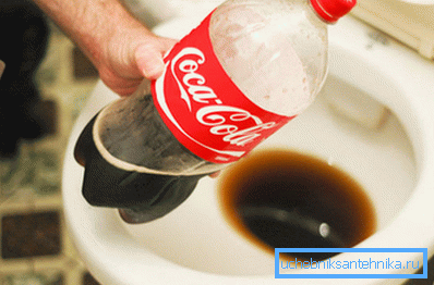 Utilisez Coca Cola pour nettoyer les toilettes. Utilisez Coca Cola pour nettoyer les toilettes.