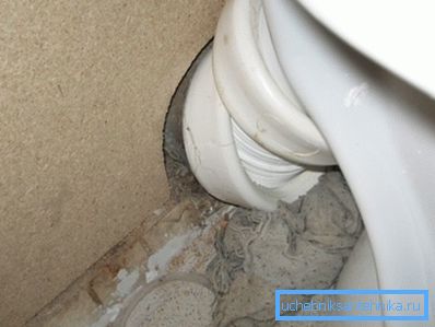 L'utilisation d'une ondulation spéciale ou d'un couplage en caoutchouc évitera de tels problèmes, même dans les endroits où la connexion est faite aux angles les plus inattendus. L'utilisation d'une ondulation spéciale ou d'un couplage en caoutchouc évitera de tels problèmes, même dans les endroits où la connexion est faite aux angles les plus inattendus.