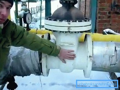 L'utilisation d'un tel matériau permet de couvrir des produits de forme complexe. L'utilisation d'un tel matériau permet de couvrir des produits de forme complexe.