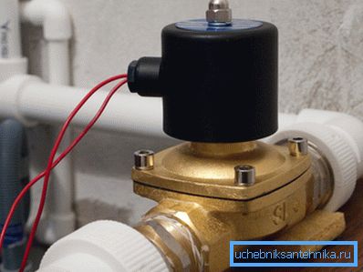 Un produit connecté au système de chauffage pour le contrôle à distance ou automatique Un produit connecté au système de chauffage pour le contrôle à distance ou automatique