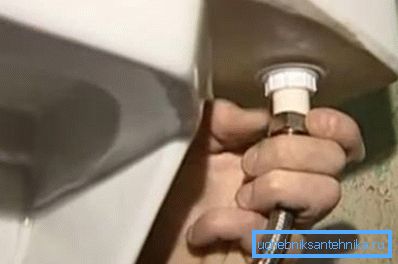 Le produit vous permet d’apporter rapidement et facilement de l’eau aux endroits les plus inaccessibles. Le produit vous permet d’apporter rapidement et facilement de l’eau aux endroits les plus inaccessibles.