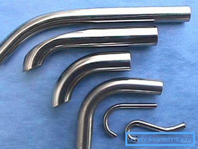 Tuyaux métalliques incurvés