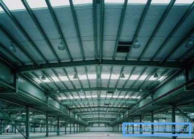 Une isolation de toit de haute qualité réduira les coûts de chauffage par air Une isolation de toit de haute qualité réduira les coûts de chauffage par air
