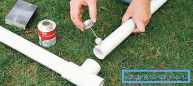 Comment coller des tuyaux en PVC avec une composition spéciale