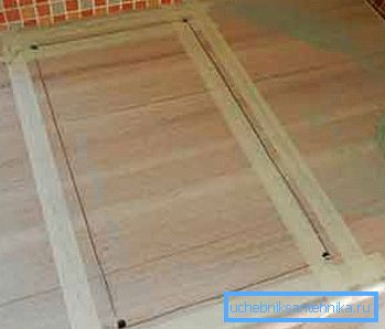 Comment couper l’évier dans le dessus de la table, afin de ne pas endommager ses bords - fixez l’endroit coupé avec du ruban adhésif en dessous Comment couper l’évier dans le dessus de la table, afin de ne pas endommager ses bords - fixez l’endroit coupé avec du ruban adhésif en dessous