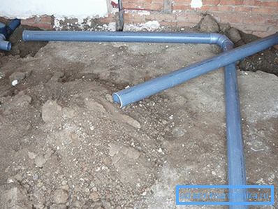 2768 Les tuyaux de drainage en PVC peuvent être assemblés par une seule personne.
