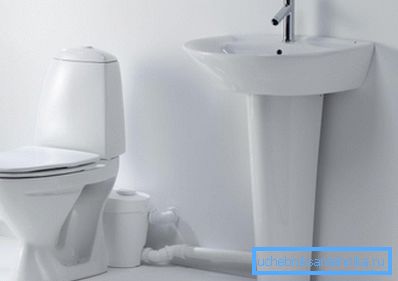 Pompe à eaux usées derrière les toilettes Pompe à eaux usées derrière les toilettes