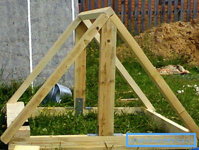 Le cadre des planches pour la maison de puits. Le cadre des planches pour la maison de puits.