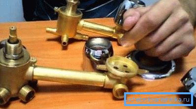 Les cartouches de robinet de douche sont utilisées pour changer de mode et fournir de l’eau à une température donnée. Les cartouches de robinet de douche sont utilisées pour changer de mode et fournir de l’eau à une température donnée.