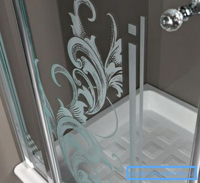 Receveur de douche en céramique 90x90 - l’une des options les plus couramment utilisées dans les modèles à cabine économique et supérieure Receveur de douche en céramique 90x90 - l’une des options les plus couramment utilisées dans les modèles à cabine économique et supérieure