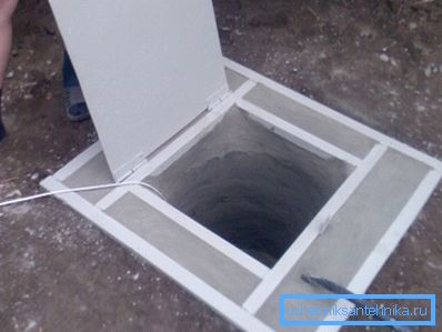 Caisson en béton avec la trappe Caisson en béton avec la trappe