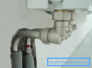 La valve pour le raccordement inférieur du radiateur évite les situations d'urgence La valve pour le raccordement inférieur du radiateur évite les situations d'urgence