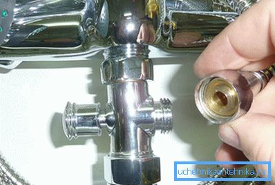 Un bouton-poussoir est souvent utilisé comme une unité séparée. Un bouton-poussoir est souvent utilisé comme une unité séparée.